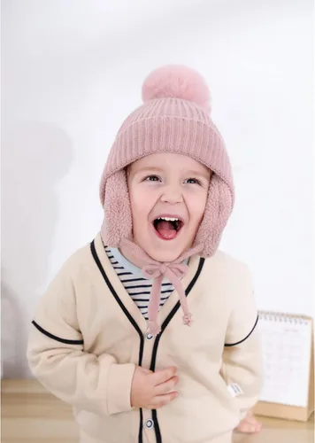 Vista 2 de CHOIEO Gorro de invierno para niños pequeños gorro con solapa para las orejas gorro de punto suave y cálido con forro polar con pompón