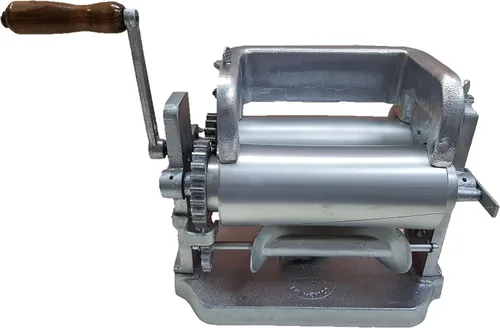 Maquina tortilladora GONZALEZ. Máquina para hacer tortillas de manera manual a base de elote. Máquina de aluminio de 5.5 pulgadas. Máquina