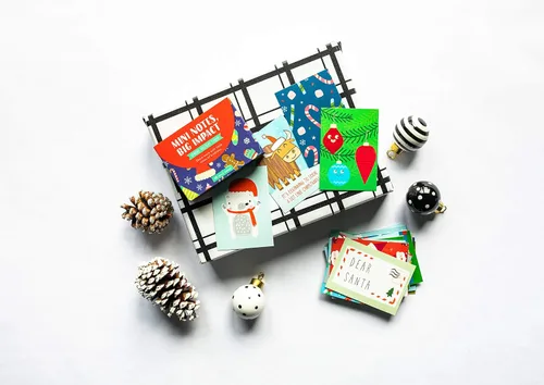Vista 7 de American Greetings Mini tarjetas de Navidad para niños, loncheras de Papá Noel y amigos (40 unidades)