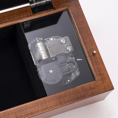 Vista 4 de Nieta Petite Woodgrain Caja de música Reproduce Light Up My Life