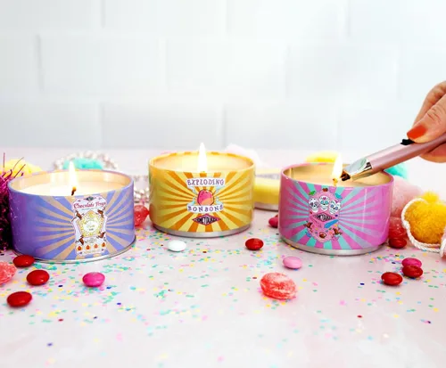 Vista 4 de Harry Potter Honeydukes - Juego de 3 latas apilables de velas perfumadas de cera de soja, con fragancias únicas, tiempo de combustión de 25 horas