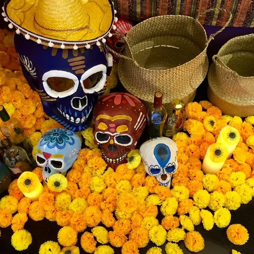 Vista 6 de DIYASY Flores de caléndula a granel, 50 piezas de caléndulas de seda artificial con tallos, cabezas de flores amarillas falsas para decoración