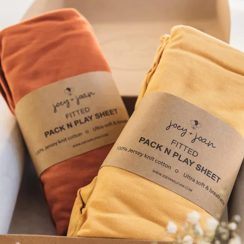 Vista 7 de Sábanas ajustadas Pack and Play – Compatibles con 4moms Breeze Plus Playard y otros colchones grandes de corralito – Suavemente suaves 100% algodón