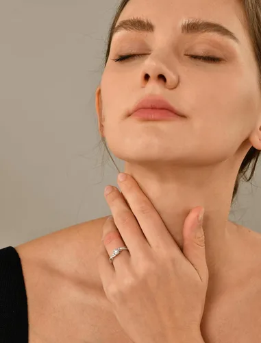 Vista 3 de YL Anillo de compromiso de plata de ley 925 de 0.197 in 3A con circonita cúbica infinita para mujer