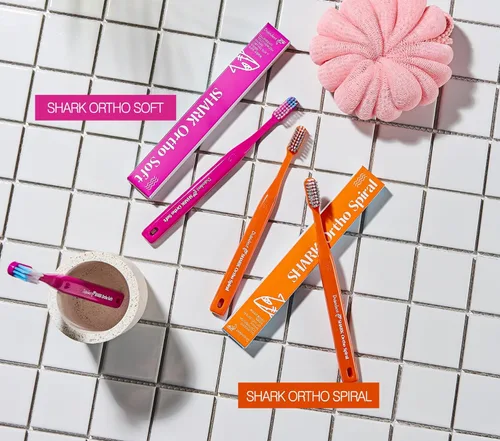 Vista 8 de Cepillo de dientes ortodóntico en forma de V para frenos, cerdas hechas en Estados Unidos, cepillo de dientes para soportes y cables, mango