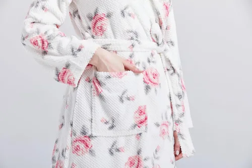 Vista 4 de Acogedor estampado de hoyuelos de forro polar con cuello de chal Blanco Multi