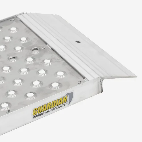 Vista 5 de Guardian - Rampas de cobertizo de doble corredor de 3 pies de largo con superficie de placa perforadora de aluminio, capacidad de 1,500 libras