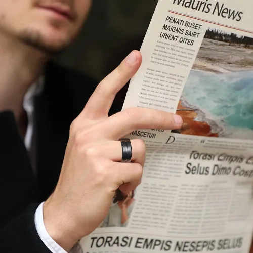 Vista 4 de King Will - Anillo de boda clásico de carburo de tungsteno de 516depulgada, con centro ranurado y ajuste cómodo para hombre, negro, plateado