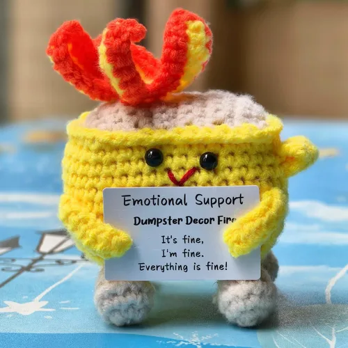 Vista 11 de Levvohd Decoración de Contenedor de Basura de Apoyo Emocional en Llamas, Divertida Muñeca de Ganchillo Hecha a Mano, Lindos Accesorios de Escritorio