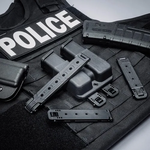 Vista 3 de 3" Molle-Lok (Par con hardware de montaje) - Clip de fijación MOLLE para chalecos, mochilas, fundas, fundas para cargadores, TASER y más - Molle-Lok