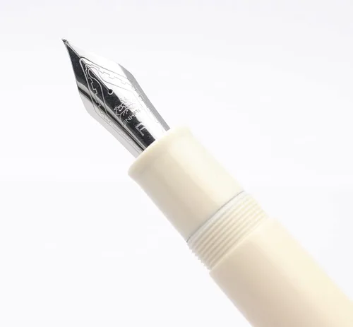 Vista 5 de Pluma estilográfica JINHAO X159 (Plumín F 0.5mm, blanco marfil con clip plateado)