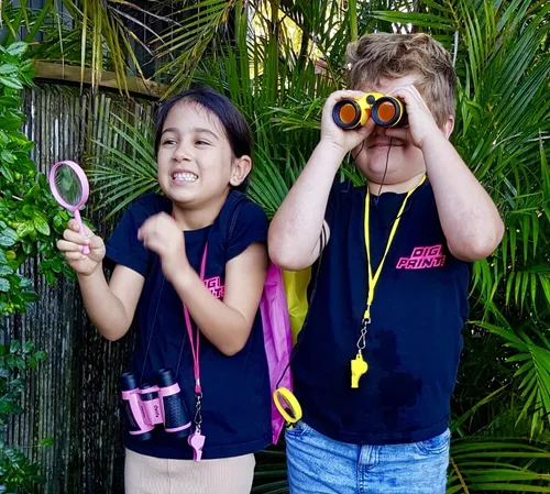 Vista 7 de Adventure Kidz - Kit de exploración al aire libre, binoculares de juguete para niños con estuche, linterna, brújula, silbato de zorro, lupa