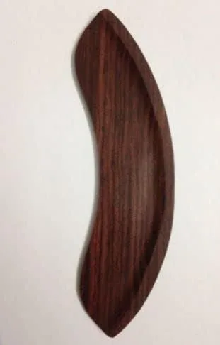 Vista 2 de Reposabrazos de guitarra de palisandro modelo Bold muy cómodo y duradero, fácil de instalar