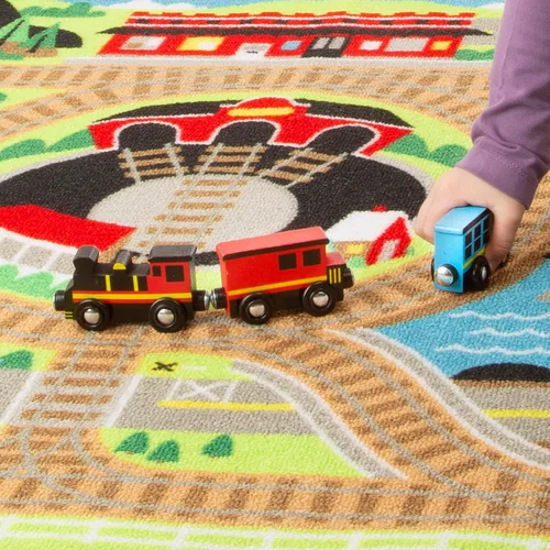 Vista 8 de Melissa & Doug Round The Rails - Alfombra de tren con 3 vagones de tren de madera enlazables (39 x 36 pulgadas)