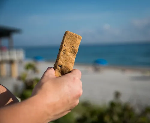Vista 6 de bakebars Kit de barras de proteínas totalmente naturales, chispas de chocolate, incluye ingredientes pre-medidos, macro amigables para 10 barras