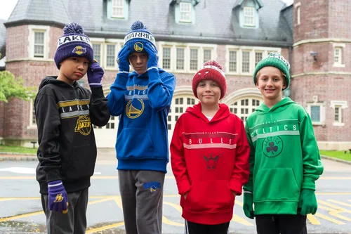 Vista 6 de Ultra Game NBA - Gorro de invierno súper suave para niños y niñas, con guantes de pantalla táctil extra cálidos