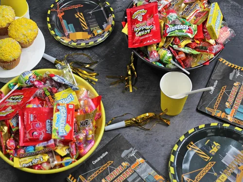 Vista 5 de Caramelos a granel envueltos individualmente 7 libras Caramelos de piñata a granel Paquete surtido de dulces surtidos Bolsa surtida de dulces