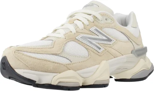 Vista 44 de New Balance Men's 9060 Sneakers beige gris