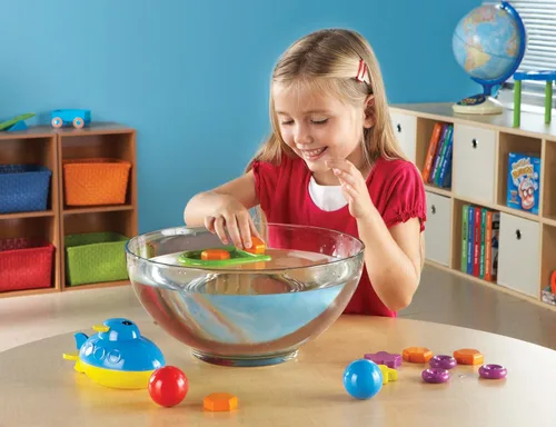 Vista 2 de Learning Resources STEM - Juego de actividades para fregadero o flotador, conceptos científicos tempranos, 32 piezas, a partir de 5 años