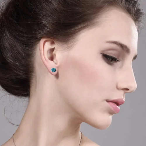 Vista 4 de Gem Stone King Aretes de tuerca de oro amarillo de 14 quilates, topacio azul Londres de 3 puntas, Martini con parte trasera para mujer