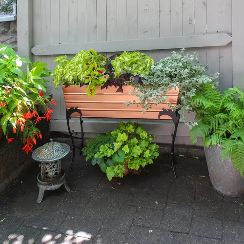 Vista 4 de Achla Designs Caja de flores grande de cobre con soporte de flora, 25 pulgadas de alto