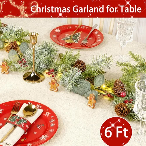 Vista 5 de Timer – Guirnalda de Navidad preiluminada con nieve artificial de 6 pies, guirnalda de cedro de tacto real con luces, bayas rojas y piñas de pino