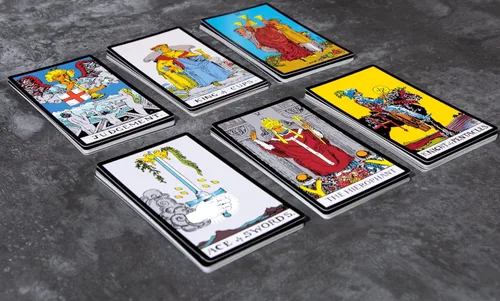 Vista 8 de Vitacera - Baraja de cartas de tarot original con guía y bolsa de tarot de lino - Ilustraciones clásicas de Smith, barajas de tarot estándar