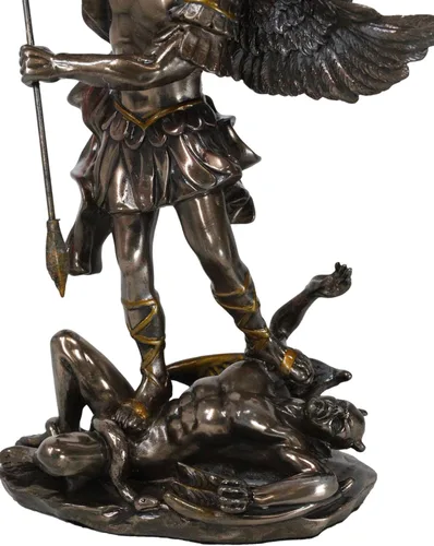 Vista 6 de Ebros Gift Iglesia Católica San Arcángel Miguel Piercing Satanás Lucifer con lanza Figura decorativa 10.25" H San Miguel Comandante del Ejército