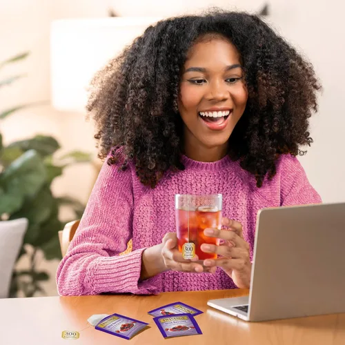 Vista 4 de Bolsas de té herbal Twinings de bayas silvestres envueltas individualmente, 20 unidades (paquete de 2), sabor completo, naturalmente sin cafeína