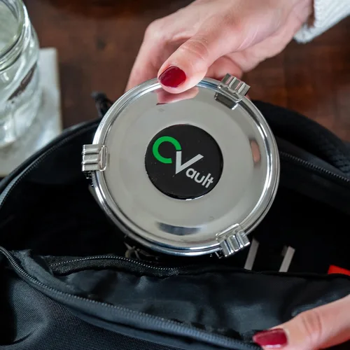 Vista 2 de CVAULT Recipiente grande de almacenamiento de 2 oz Hermético y resistente a la luz Acero inoxidable de grado alimenticio Incluye paquete de 8