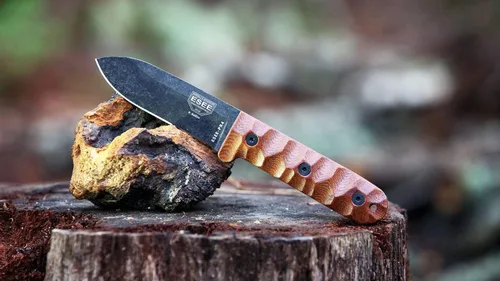 Vista 3 de ESEE Cuchillo de supervivencia de hoja fija PR4, acabado de óxido negro, funda de cuero