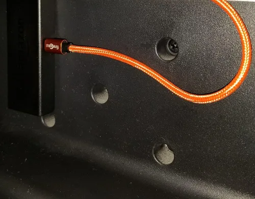 Vista 9 de Firecable Plus – Alimenta el Yaxa Fire TV Stick directamente desde el puerto USB de la pantalla de TV plana. Quita la necesidad de un salida AC.