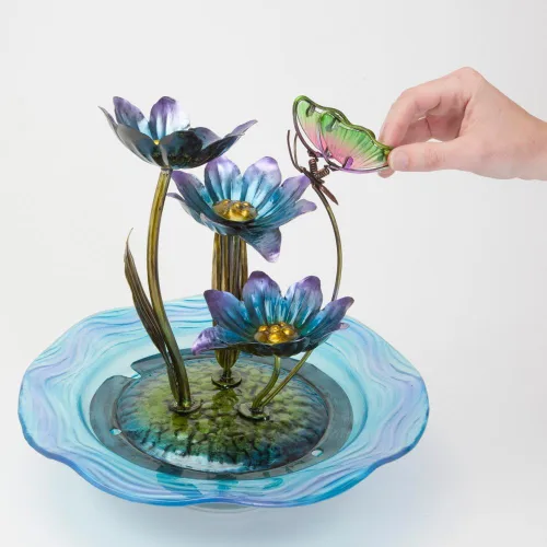 Vista 3 de Bits and Pieces - Escultura de fuente de mariposa de vidrio iridiscente - Decoración interior del hogar - Fuente de agua Zen - Accesorios