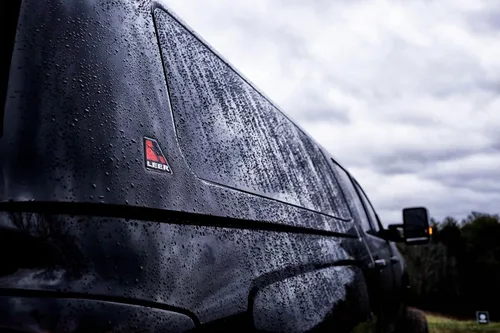 Vista 3 de LEER Reemplazos de emblema abovedado (Emblema abovedado para capó)