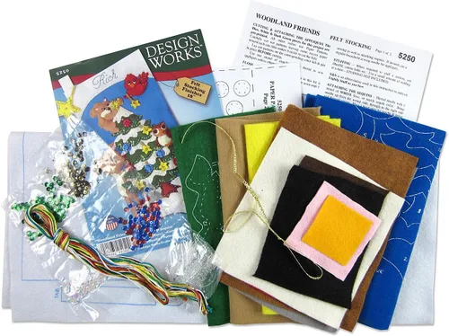Vista 3 de Design Works Crafts - Kit de calcetín de Navidad con fieltro, diseño de paseo navideño
