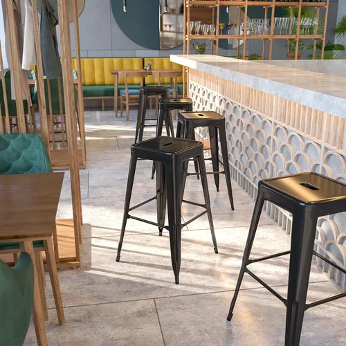 Vista 2 de Flash Furniture - Taburete de bar de metal moderno sin respaldo de 30 pulgadas, para interior/exterior, industrial, cuadrado, apilable para bares