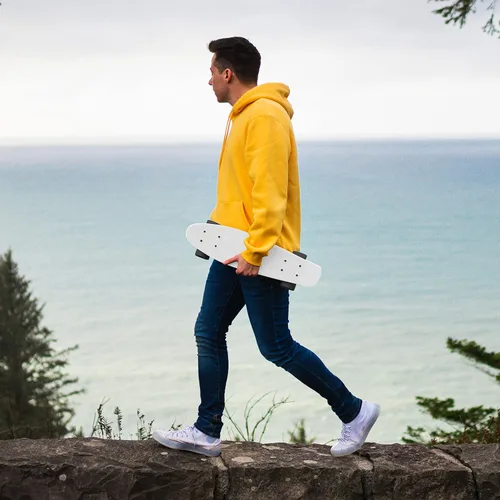 Vista 6 de Retrospec Quip Mini Cruiser Skateboard 22.5" Patineta Cruiser Completa de Plástico Retro Clásico con Rodamientos ABEC 7 y Ruedas PU, Tabla Compacta