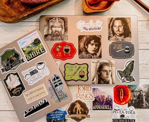 Vista 4 de Conquest Journals - Calcomanías de vinilo con el señor de los anillos, 60 calcomanías únicas que incluyen 5 hologramas, impermeables, resistentes a