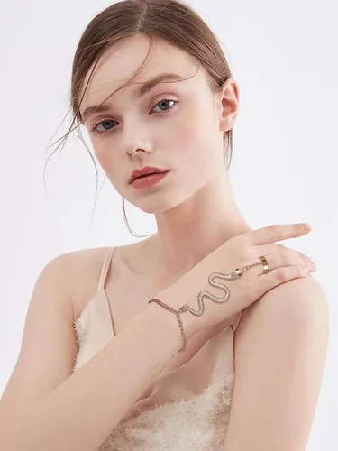 Vista 5 de HUASAI Pulsera de serpiente de cadena de mano para mujer, pulsera de anillo de dedo, arnés de mano esclava, joyería de serpiente para fiesta