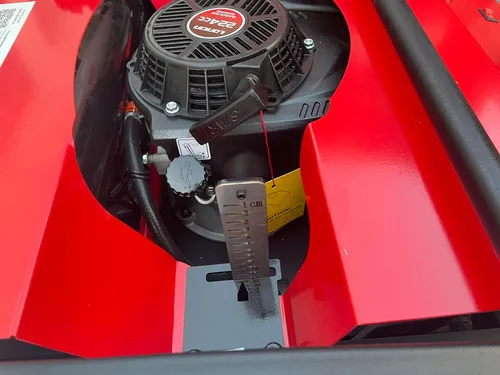 Vista 2 de Cortacésped con control remoto Subida de pendiente de 55 grados Corte de 24 pulgadas Tanque de gas de 6 L Motor de accionamiento sin