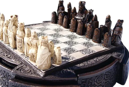 Vista 4 de Isle of Lewis - Juego de ajedrez compacto de resina de 9 pulgadas y ajedrez - marrón, fabricado en el Reino Unido