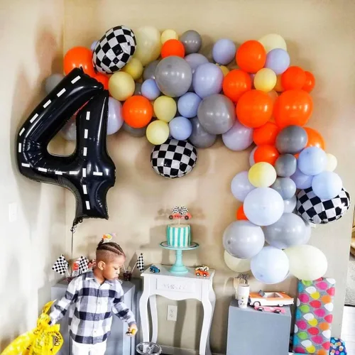 Vista 4 de Globos de cumpleaños de 40 pulgadas con el número 0, dos globos rápidos de carreras de color negro, número 0 para fiestas temáticas de autos