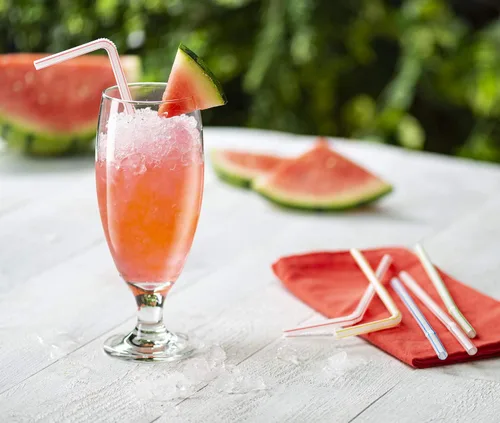 Vista 4 de Paquete de 200 popotes de plástico desechables flexibles, de 7.75 pulgadas de alto, varios colores a rayas