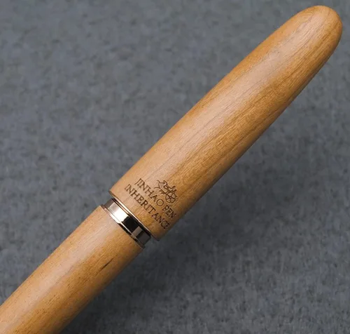 Vista 3 de JINHAO 9036 - Pluma estilográfica de madera natural hecha a mano (punta media de 0.028 in, madera de cerezo)