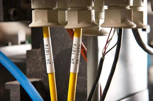 Vista 3 de Brady Auténtico (M21-375-C-342) Tubo termorretráctil PermaSleeve para paneles de control y eléctricos, arnés de cables, negro sobre blanco