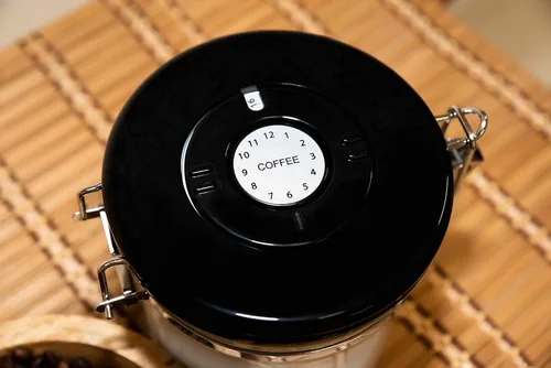 Vista 3 de Broma Recipiente de acero inoxidable para granos y granos de café con rastreador de fecha, válvula de liberación de CO2 y cuchara medidora, 50.7fl