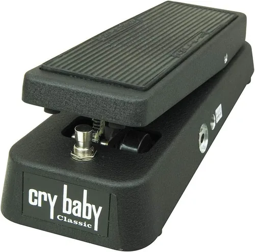 Vista 6 de Dunlop GCB95F Cry Baby Classic Wah Pedal Bundle con 2 cables de conexión MXR y paquete de púas Dunlop