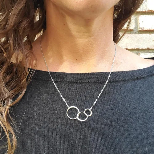 Vista 3 de AnalysisyLove Collar de 3 generaciones Collar de plata de ley entrelazada con 3 círculos para abuela, mamá, nieta, joyería de cumpleaños, regalo