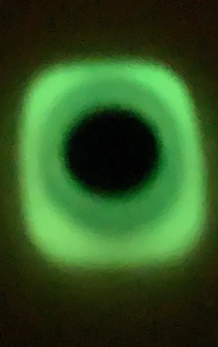 Vista 3 de Disney Magicband 2 Puck Holder color Clear Glow in the Dark (2 unidades) Bitbelt, Claro que brilla en la oscuridad, Moderno