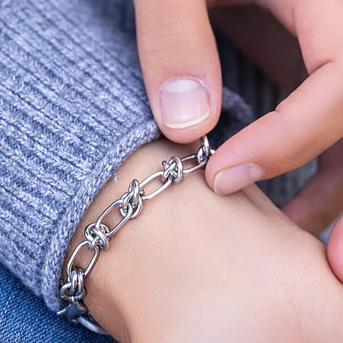 Vista 5 de Divoti Signature Custom Engraved Medical Alert ID Bracelet for Woman